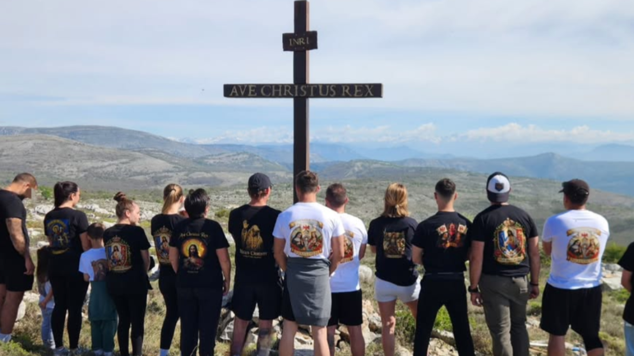 Croix installée dans les Alpes-Maritimes : plainte annoncée et nouvelle installation déjà en préparation