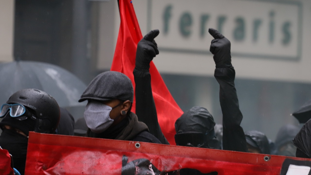 Deux jeunes membres de l’ultradroite condamnés pour des violences survenues lors d'une manifestation antifasciste après l’élection d’Éric Ciotti