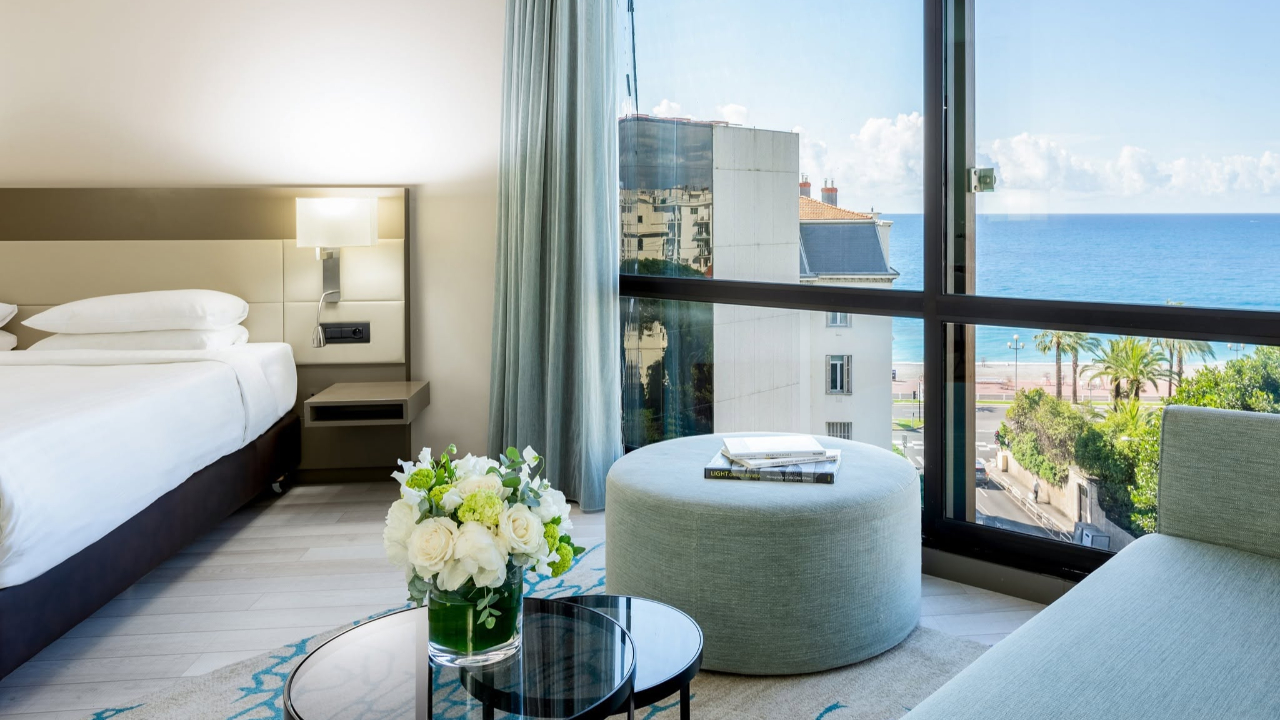 Nice : un faux employé d’hôtel dérobe près de 100 000 euros à des touristes