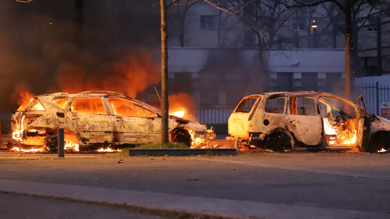 Saint-Jeannet : une douzaine de véhicules ravagés par un incendie près de Nice