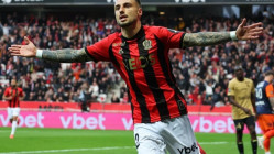 OGC Nice : Jonathan Clauss prolonge son contrat jusqu'en 2028