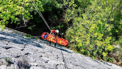 Alpes-Maritimes : un homme chute de huit mètres depuis une barre rocheuse Alpes-Maritimes : un homme chute de huit mètres depuis une barre rocheuse