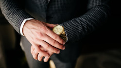 Cannes : trois personnes condamnées pour des vols de montres de luxe avec la technique du "câlin" Cannes : trois personnes condamnées pour des vols de montres de luxe avec la technique du "câlin"