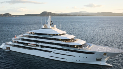 Le Renaissance, yacht g&eacute;ant &agrave; 200 millions de dollars, fait sensation au large de Nice