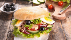 Nice : apprendre à faire un vrai pan bagnat gratuitement, c'est possible ! Nice : apprendre à faire un vrai pan bagnat gratuitement, c'est possible !
