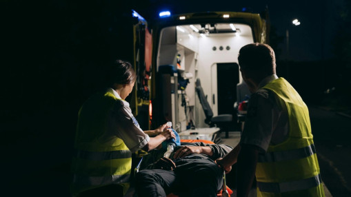 ​Carros : un trentenaire d&eacute;c&egrave;de dans une violente collision avec un camion de livraison