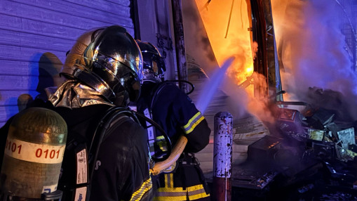 Incendie à Villeneuve-Loubet : des mesures de sécurité mises en place pour prévenir la pollution des eaux