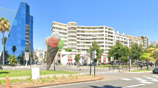 Nice : la sculpture g&eacute;ante Tutti Frutti retrouv&eacute;e au sol pr&egrave;s du tramway Ferber