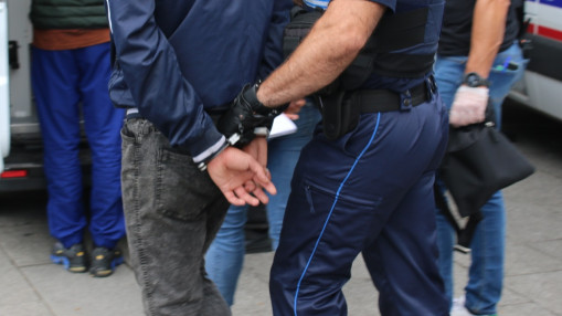 Nice : un agent de nettoiement agressé en pleine intervention, deux suspects arrêtés Nice : un agent de nettoiement agressé en pleine intervention, deux suspects arrêtés