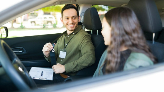 À Cannes, une bourse au permis contre un engagement citoyen À Cannes, une bourse au permis contre un engagement citoyen