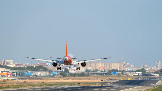 Aéroport de Cannes-Mandelieu: des mesures pour réduire les nuisances sonores Aéroport de Cannes-Mandelieu: des mesures pour réduire les nuisances sonores