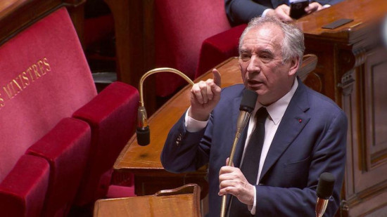 Chute du gouvernement : "stratégie du chaos", "élections anticipées"... les réactions des élus azuréens