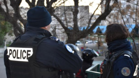 Nice : huit suspects déférés pour l'attaque d'un magasin par arme à feu Nice : huit suspects déférés pour l'attaque d'un magasin par arme à feu