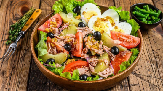 Quatre nouvelles étoiles pour la Côte d’Azur, la salade niçoise brille aussi Quatre nouvelles étoiles pour la Côte d’Azur, la salade niçoise brille aussi