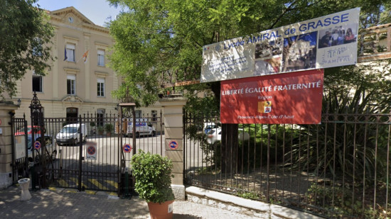 Un professeur vis&eacute; par un &oelig;uf dans un lyc&eacute;e pr&egrave;s de Cannes : le rectorat promet des sanctions