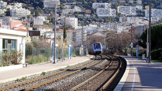Une femme percut&eacute;e par un train &agrave; Nice, trafic interrompu