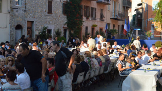 La ville de Drap s’habille de bleu pour la lutte contre le cancer colorectal