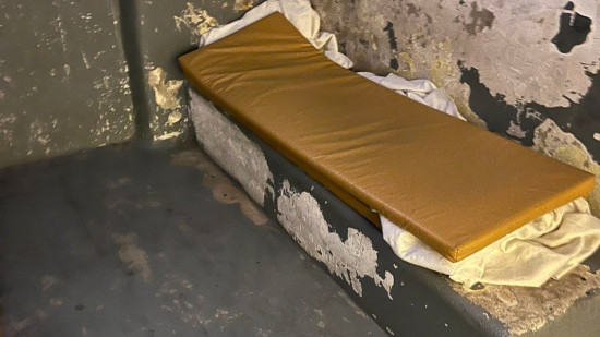 Nice : la justice condamne l’Etat à rénover les cellules de la honte du commissariat Auvare