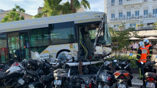 Cannes : un problème mécanique à l'origine de l'accident de bus? Cannes : un problème mécanique à l'origine de l'accident de bus?