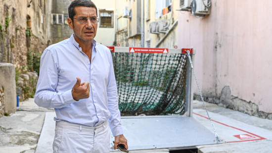 Des filets pour éviter le ruissellement des déchets Des filets pour éviter le ruissellement des déchets