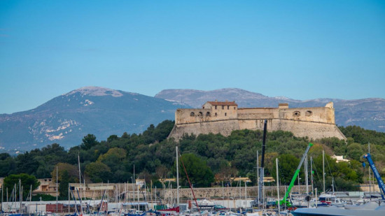 Des milliers de personnes à Antibes pour assister au passage de la flamme paralympique Des milliers de personnes à Antibes pour assister au passage de la flamme paralympique