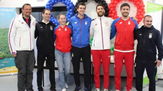 L'équipe Olympique Serbe d'aviron s'entraîne sur le lac de Saint-Cassien L'équipe Olympique Serbe d'aviron s'entraîne sur le lac de Saint-Cassien