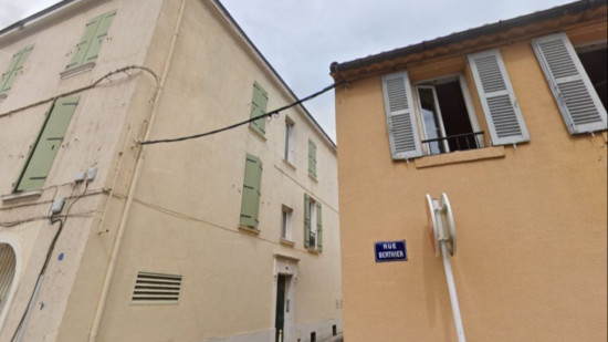 La cage d'escalier d'un immeuble s'effondre à Toulon La cage d'escalier d'un immeuble s'effondre à Toulon