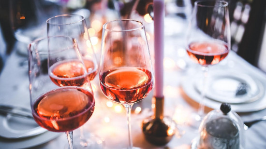 Les chiffres du rosé explosent dans le monde Les chiffres du rosé explosent dans le monde