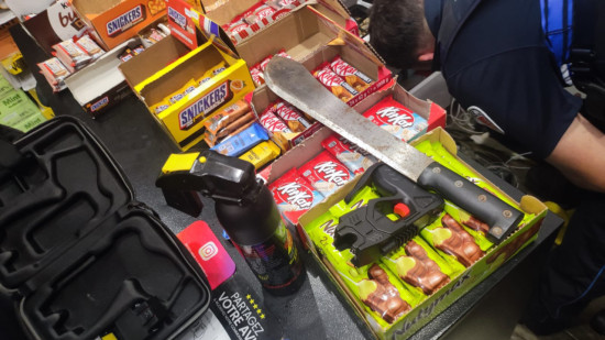 Nice : un contr&ocirc;le pour fermeture tardive m&egrave;ne &agrave; la d&eacute;couverte d&rsquo;une machette et d&rsquo;un taser