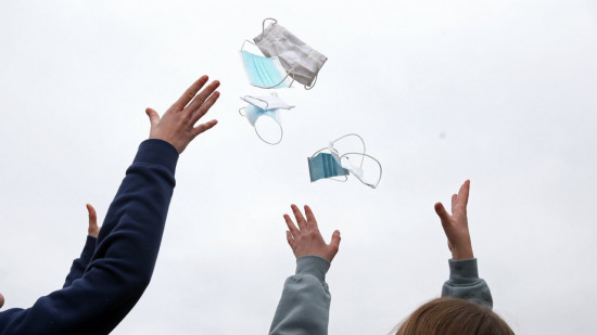 Olivier Véran annonce la fin de l’obligation du port du masque dans les transports en commun Olivier Véran annonce la fin de l’obligation du port du masque dans les transports en commun