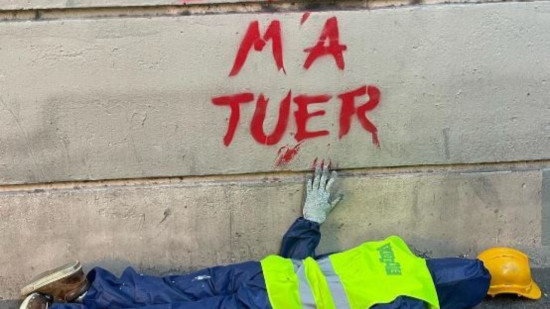 “Qatar m’a tuer” : un street-artiste interpelle sur la coupe du monde au de foot à Nice “Qatar m’a tuer” : un street-artiste interpelle sur la coupe du monde au de foot à Nice
