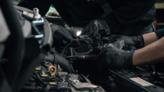 Un garagiste donne ses conseils avant les départs en vacances Un garagiste donne ses conseils avant les départs en vacances