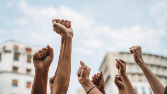 Une centaine de personnes ont manifesté après les résultat des européennes