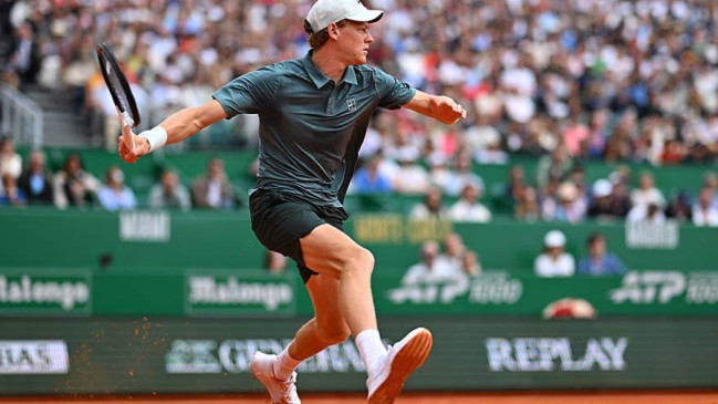Monte-Carlo : dernier espoir italien, Jannik Sinner rallie les quarts de finale