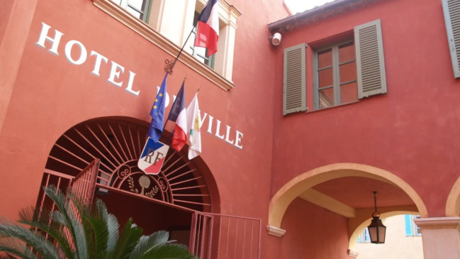 Villefranche-sur-Mer d&eacute;ment le "recasage" de Lauriano Azinheirinha, proche d'Estrosi