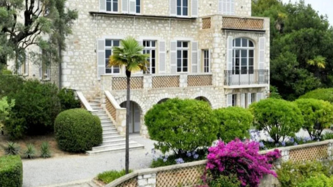 Cagnes-sur-Mer : les deux Renoir vol&eacute;s retrouv&eacute;s derri&egrave;re un faux mur