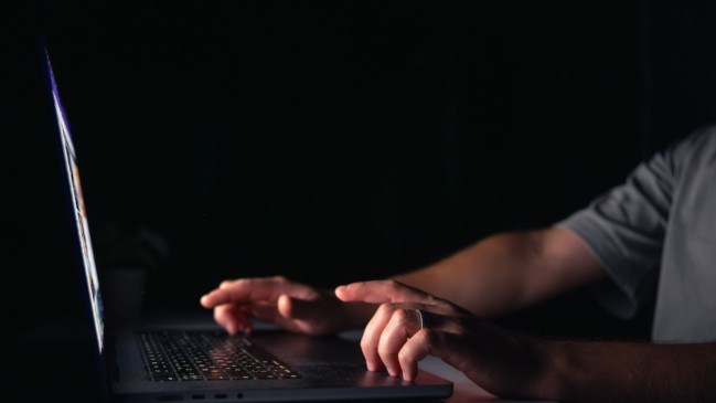 Faux num&eacute;ro, faux conseiller, vrais pr&eacute;l&egrave;vements : l&rsquo;arnaque bancaire qui menait jusqu&rsquo;&agrave; 6 000 clients