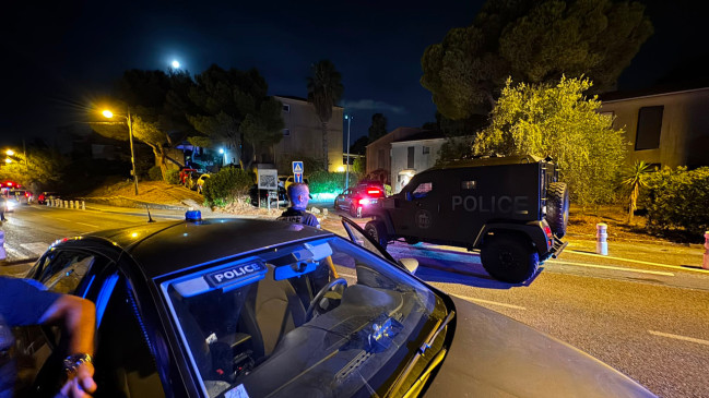 Nice : un octogénaire retranché chez lui interpellé par le RAID, plusieurs armes saisies Nice : un octogénaire retranché chez lui interpellé par le RAID, plusieurs armes saisies