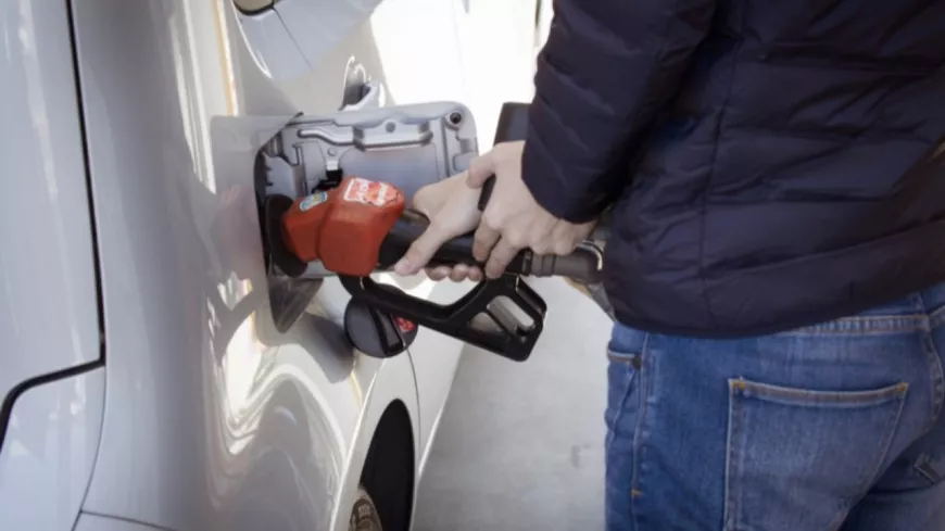 Carburant : une nouvelle aide de l'État après la fin de la remise à la pompe