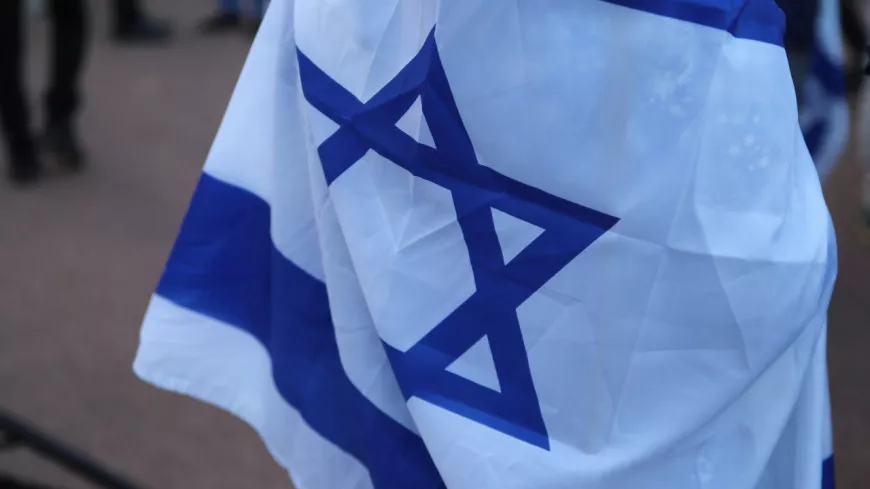 Nice : elles réclament le retrait du drapeau israélien de la mairie