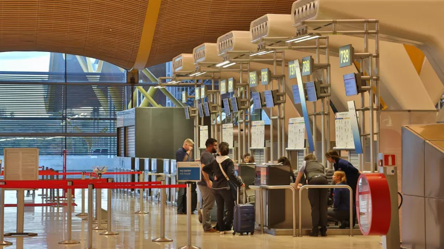 Nice : l'aéroport et les gares vont devoir éteindre leurs affichages publicitaires