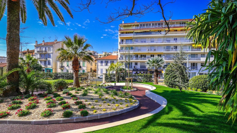 Cannes inaugure le square Colonel Arnaud Beltrame, en hommage au h&eacute;ros de Tr&egrave;bes