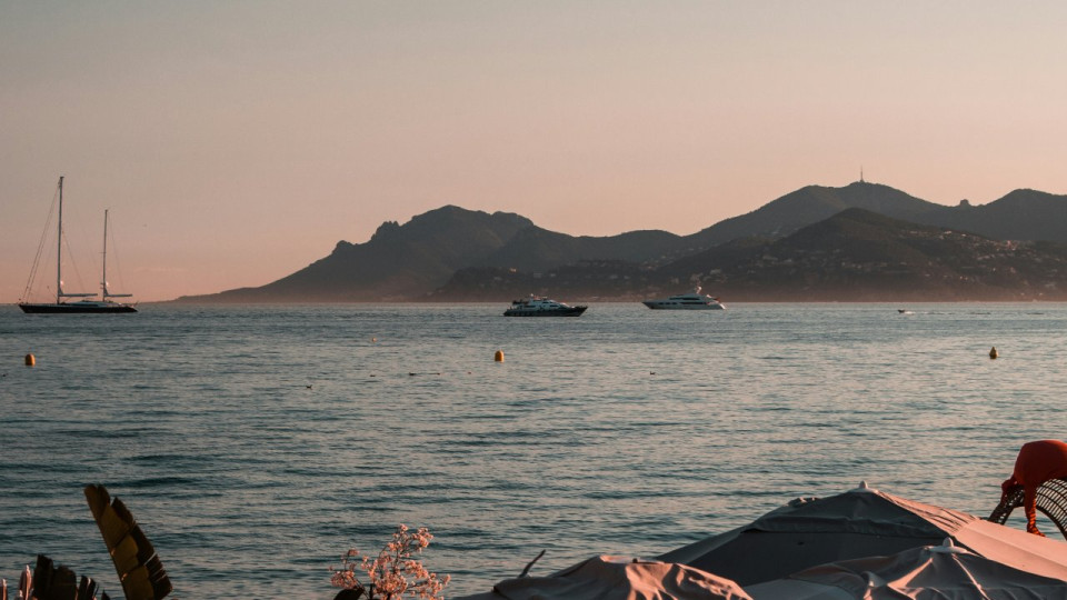 Collision de bateaux dans la baie de Cannes : les recherches arr&ecirc;t&eacute;es apr&egrave;s la disparition d&rsquo;un jeune homme
