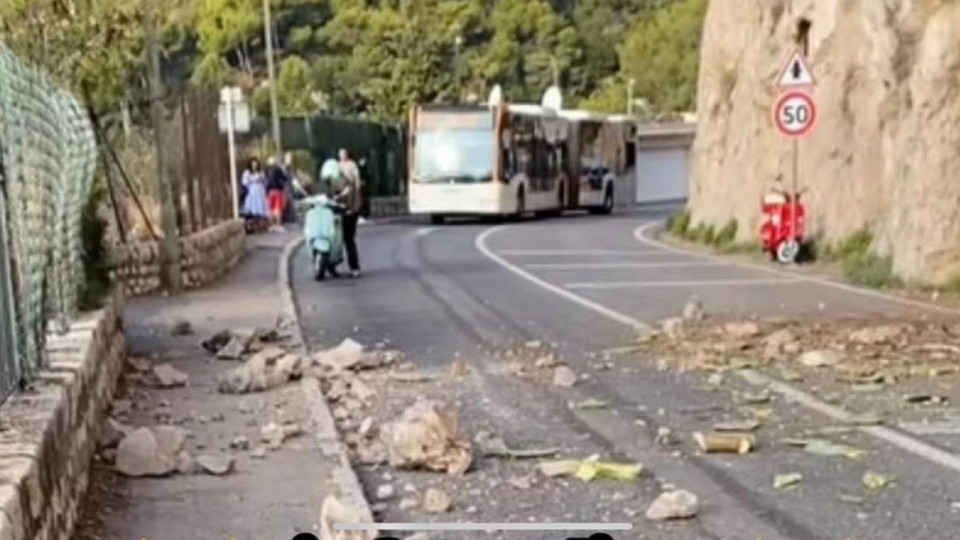 &Eacute;boulement sur la Basse Corniche : la route coup&eacute;e avant Cap-d&rsquo;Ail