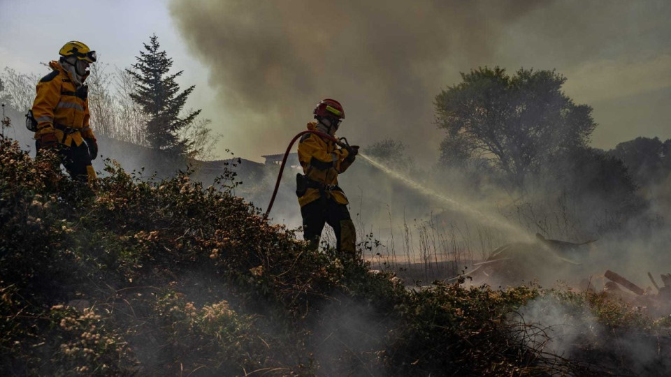 Incendie dans le Var: des pompiers des Alpes-Maritimes envoy&eacute;s en renfort
