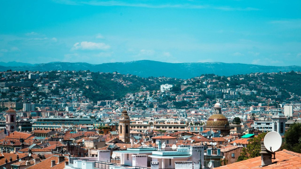 La C&ocirc;te d'Azur s&eacute;duit les actifs mais voit partir les jeunes