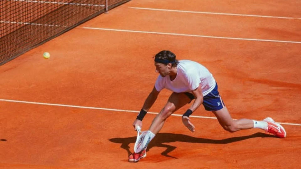 Le Varois Arthur Rinderknech l&rsquo;emporte avec la mani&egrave;re au 1er tour de Monte-Carlo