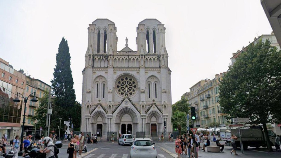 Nice rend hommage aux victimes de l’attentat de la basilique Notre-Dame Nice rend hommage aux victimes de l’attentat de la basilique Notre-Dame