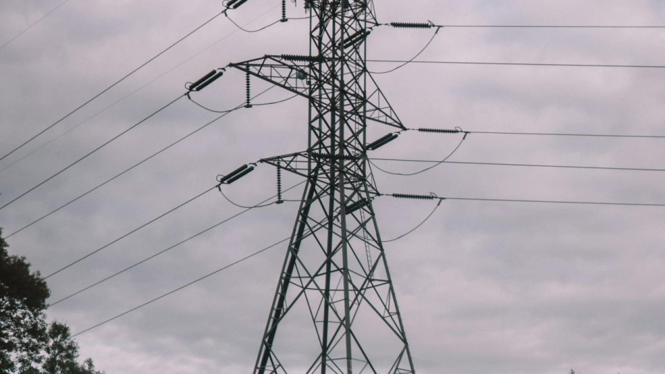 Villeneuve-Loubet : un pylône saboté, des coupures à prévoir dans les Alpes Maritimes