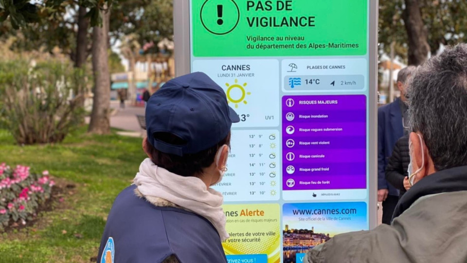 Bornes interactives &agrave; Cannes : un nouveau syst&egrave;me de pr&eacute;vention